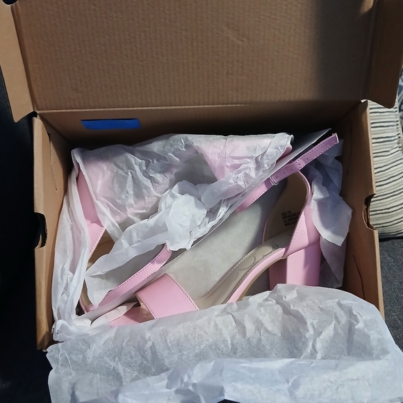 Barbie Pink Patent Heels~ Size 7~ Pink Block Heel~ Comfy & Adorable - Picture 6 of 7